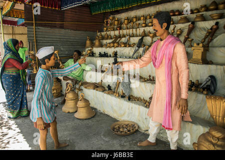 Shop Verkauf Heilige Artefakte, Skulptur, Museum, Kaneri Mathematik, Kolhapur, Maharashtra Stockfoto