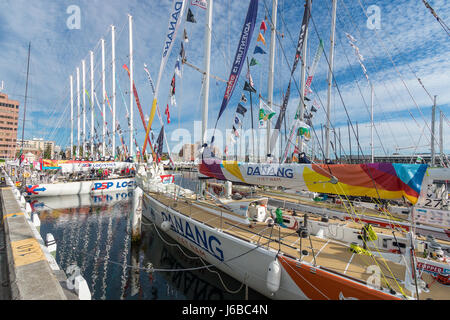 Bunte Yachten im Hafen in Hobart, am Ende der Sydney Hobart Yacht Race Stockfoto