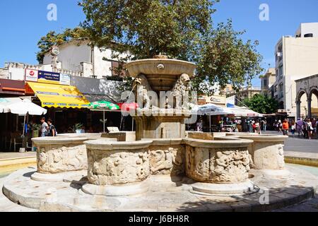 Blick auf den Morosini-Brunnen in Löwen Platz der Stadt Zentrum, Heraklion, Kreta, Griechenland, Europa. Stockfoto