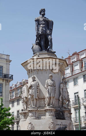 Monumentalskulptur von Luis Camoes, große portugiesische Dichter und Dramatiker, in Largo de Camoes, Lissabon. Stockfoto