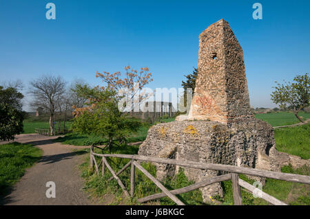 Turm an der Zisterne, Parco Degli Acquedotti (Park der Aquädukte), Rom, Latium, Italien Stockfoto