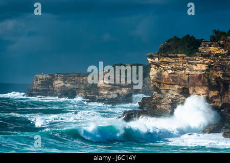 Stürmische Küste zwischen Coogee und Bondi. Sydney. Australien. Stockfoto