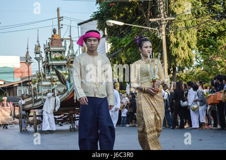 Chiang Rai, Thailand: 29. Dezember 2016. Florale Angebote Festival 1. Mal der traditionelle Verdienst machen Zeremonie. Die Paraden. Stockfoto