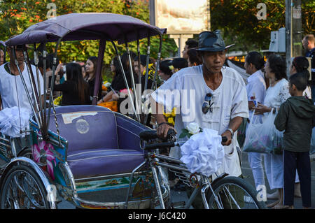 Chiang Rai, Thailand: 29. Dezember 2016. Florale Angebote Festival 1. Mal der traditionelle Verdienst machen Zeremonie. Die Paraden. Stockfoto