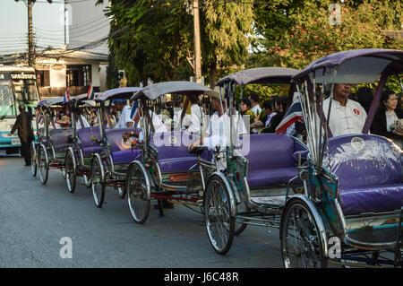 Chiang Rai, Thailand: 29. Dezember 2016. Florale Angebote Festival 1. Mal der traditionelle Verdienst machen Zeremonie. Die Paraden. Stockfoto