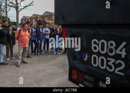 Französische Armee sensibilisiert junge Schüler zu Staatsbürgerschaft Gefühl Stockfoto