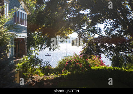 Blick auf den Hudson River von einem Haus in Nyack, New York, USA. Stockfoto