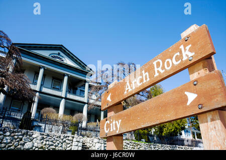 Mackinac Island Michigan, historische State Parks Park Mackinaw, Straße von Lake Huron, Huron Road, Schild, Richtung, Pfeil, Stadt, Arch Rock, Haus Häuser hom Stockfoto