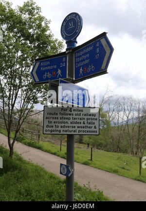 National Cycle Route 7 und Rob Roy Weg in der Nähe von Glen Ogle Schottland Mai 2017 anmelden Stockfoto