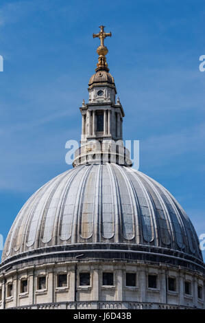 Kuppel der St. Pauls Cathedral in London England Vereinigtes Königreich Großbritannien Stockfoto