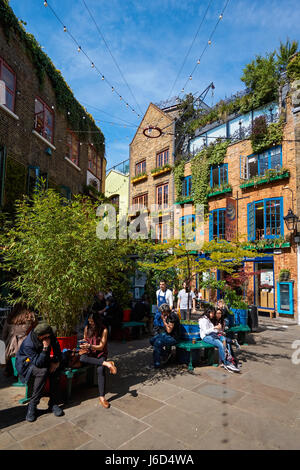 Der Neal Yard Square in Covent Garden, London, England, Vereinigtes Königreich, Großbritannien Stockfoto