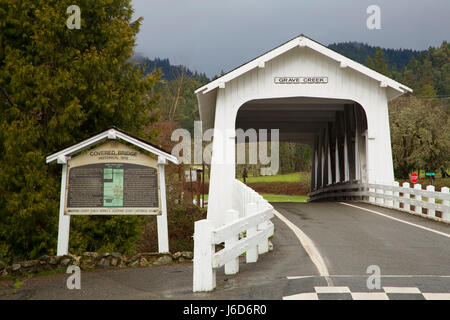 Grab Creek Covered Bridge, sonnigen Tal, Oregon Stockfoto