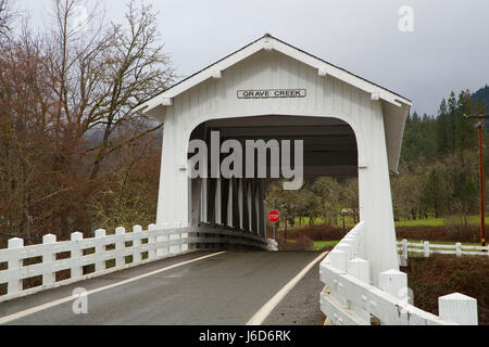 Grab Creek Covered Bridge, sonnigen Tal, Oregon Stockfoto