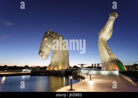 Die Kelpies Skulpturen 30 m hohen Pferdekopf in The Helix, Falkirk, Schottland, Vereinigtes Königreich. Stockfoto