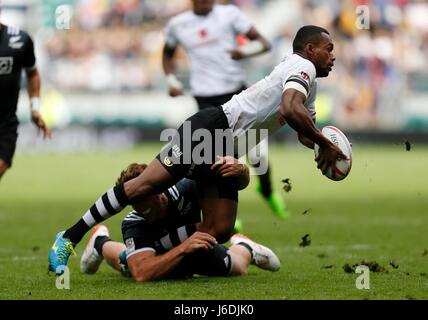 Fidschis Samu Bale und New Zealand Joe Webber während eines der HSBC London Sevens in Twickenham, London. Stockfoto