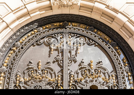 Architektur von Madrid Details - die besten und einzigartigen niedlich Eisentore Stockfoto