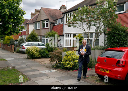 Liberal Democrats Kandidat Vince Cable, Kampagnen in Twickenham vor Großbritanniens bevorstehende Parlamentswahl im Juni 2017 Stockfoto