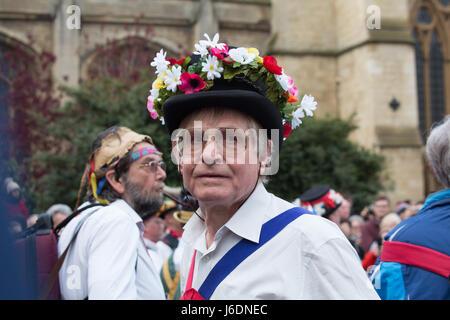 Kann Day Feierlichkeiten in Oxford mit Massen sammeln sich Morris Männer tanzen in den Straßen von Oxford zu sehen Stockfoto