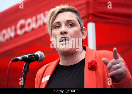 Ashley Dalton, Labour-Kandidat für Rochford & Southend East. Tragen Sie rot Stockfoto