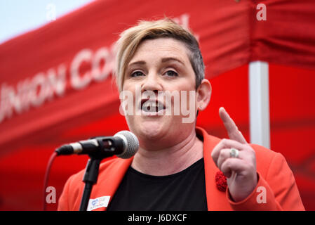 Ashley Dalton, Labour-Kandidat für Rochford & Southend East. Tragen Sie rot Stockfoto