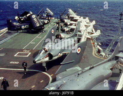 AJAXNETPHOTO. DER 1960ER JAHRE AUF SEE. -HMS SIEGREICH. -COCKPIT. ETWA Anfang der 1960er Jahre Schiff 1969 verschrottet.  FOTO: VIV TOWNLEY/AJAX REF: 38 31 Stockfoto