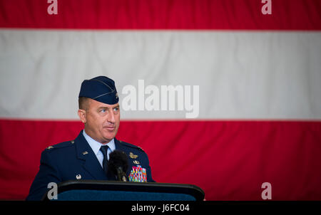 Luft-Kommandos besuchen die 492nd Special Operations Wing Aktivierungszeremonie in Hurlburt Field, 10. Mai 2017. Die Air Force Special Operations Air Warfare Center wurde als die 492nd Sau während einer Zeremonie umbenannt. Sofort wurden folgende, die 492nd Special Operations Group und der 492nd Special Operations Training Group zusammen mit der 492nd Special Operations Support Squadron und der 492nd Special Operations erweiterte Funktionen Squadron aktiviert. (Foto: U.S. Air Force Airman 1st Class Joseph Pick) Stockfoto