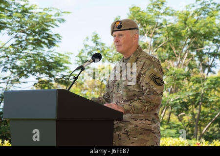 CAMP h. m. SMITH, Hawaii (12. Mai 2017) - General Raymond A. Thomas III, Commander, US Special Operations Command während US Special Operations Command, Pacific Change of Command Zeremonie, 12. Mai 2017 spricht. (US Navy Foto von Chief Masse Kommunikation Spezialist Cynthia Z. De Leon/freigegeben) Stockfoto