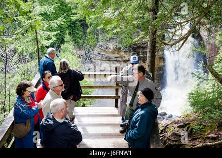 Michigan Upper Peninsula, U.P., UP, Lake Superior, Pictured Rocks National Lakeshore, Miners Falls Trail, Aussichtspunkt, Great Lakes, Frühjahr, Nationalpark SE Stockfoto