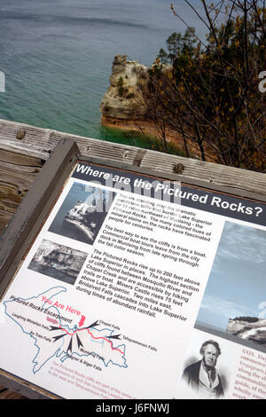 Michigan Upper Peninsula, U.P., UP, Lake Superior, Pictured Rocks National Lakeshore, Miners Castle, Great Lakes, Aussichtspunkt, Ausstellung mit Auslegungsausstellungen, in Stockfoto