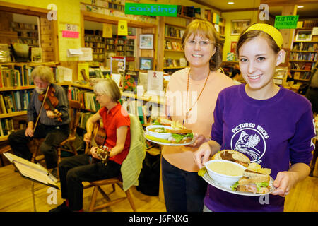 Michigan Upper Peninsula, U.P., UP, Lake Superior, Munising, Falling Rock Cafe & und Buchhandlung, Restaurant Restaurants Essen Essen Essen Essen Essen gehen Cafe Cafes bis Stockfoto