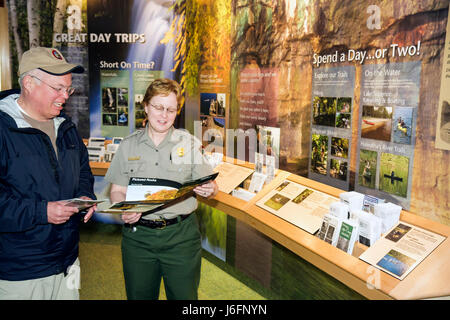 Michigan Upper Peninsula, U.P., UP, Lake Superior, Munising, Interagency Visitor Center, Besucher, Nationalpark Service, USDA Forest Service, Pictured Rocks, w Stockfoto