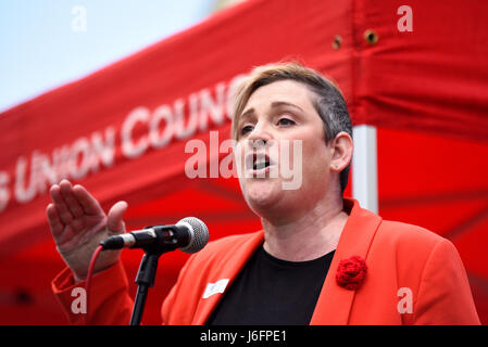 Ashley Dalton, Labour-Kandidat für Rochford & Southend East. Tragen Sie rot Stockfoto