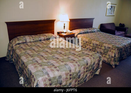 Sevierville Tennessee, Smoky Mountains, Oak Tree Lodge, Hotel, Kette, Unterkunft, Gastfreundschaft, Doppelzimmer, zwei große Betten, Dekor, Lampe, TN080430022 Stockfoto