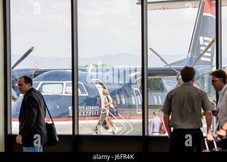 Tennessee Blountville, Tri City Airport, US Airways Express, Regionalflugzeug, Flugzeug, Pendlerflug, Flugzeug, Erwachsene Erwachsene Frauen Frauen Frauen Dame, Männer, Verpflegung Stockfoto