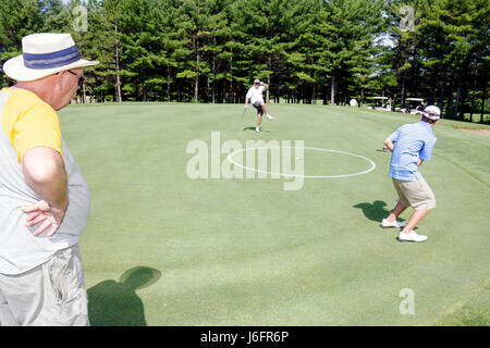 Kenosha Wisconsin, KANSASVILLE, Brighton Dale Links, Golfplatz, County Park System, Erwachsene Erwachsene Männer Männer männlich, Senioren alte Bürger Pension Stockfoto