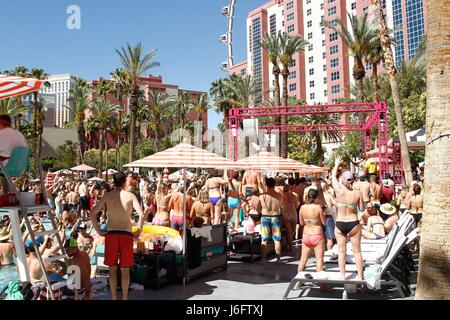 Las Vegas, NV, USA. 20. Mai 2017. Atmosphäre im Ankunftsbereich für JA RULE führt bei Flamingo gehen Pool, Flamingo Las Vegas, Las Vegas, NV 20. Mai 2017. Bildnachweis: JA/Everett Collection/Alamy Live-Nachrichten Stockfoto