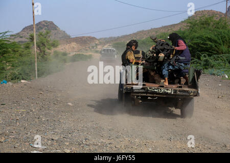 19. Mai 2017 - haben Regierungstruppen drei wichtige Orte auf eine strategische Route verbindet die Stadt Taiz an der westlichen Küste des Jemen erobert. Regierungstruppen haben engagiert in den kämpfen gegen die Huthi-Kräfte und ehemaliger Präsident Ali Abdullah Salih in der Stadt Taiz treu in den letzten zwei Jahren Credit: Abdulnasser Alseddik/ImagesLive/ZUMA Draht/Alamy Live News Stockfoto