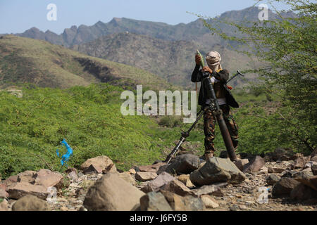 19. Mai 2017 - haben Regierungstruppen drei wichtige Orte auf eine strategische Route verbindet die Stadt Taiz an der westlichen Küste des Jemen erobert. Regierungstruppen haben engagiert in den kämpfen gegen die Huthi-Kräfte und ehemaliger Präsident Ali Abdullah Salih in der Stadt Taiz treu in den letzten zwei Jahren Credit: Abdulnasser Alseddik/ImagesLive/ZUMA Draht/Alamy Live News Stockfoto