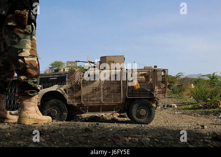 19. Mai 2017 - haben Regierungstruppen drei wichtige Orte auf eine strategische Route verbindet die Stadt Taiz an der westlichen Küste des Jemen erobert. Regierungstruppen haben engagiert in den kämpfen gegen die Huthi-Kräfte und ehemaliger Präsident Ali Abdullah Salih in der Stadt Taiz treu in den letzten zwei Jahren Credit: Abdulnasser Alseddik/ImagesLive/ZUMA Draht/Alamy Live News Stockfoto