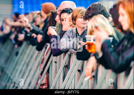 Wirral, Großbritannien. 20. Mai 2017. Für ihr erstes Konzert von 2017, Peter Doherty mit seiner Band The Libertines, Wirral Leben, eine riesige 3 Tag Konzert in Prenton Park, Wirral. Das Konzert wird vom Wahnsinn am Freitag, The Libertines am Samstag mit einer überschrift versehen, und wenig Mix am Sonntag. Die Künstler sind Gerichte, die Rhythmusmethode, der Bauernhof, die Humingbirds, die Koralle, Anton Befugnisse, Bronnie, Mic Lowry und Conor Maynard. © Paul Warburton Stockfoto