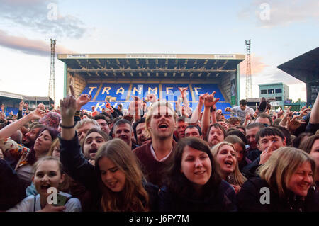 Wirral, Großbritannien. 20. Mai 2017. Für ihr erstes Konzert von 2017, Peter Doherty mit seiner Band The Libertines, Wirral Leben, eine riesige 3 Tag Konzert in Prenton Park, Wirral. Das Konzert wird vom Wahnsinn am Freitag, The Libertines am Samstag mit einer überschrift versehen, und wenig Mix am Sonntag. Die Künstler sind Gerichte, die Rhythmusmethode, der Bauernhof, die Humingbirds, die Koralle, Anton Befugnisse, Bronnie, Mic Lowry und Conor Maynard. © Paul Warburton Stockfoto