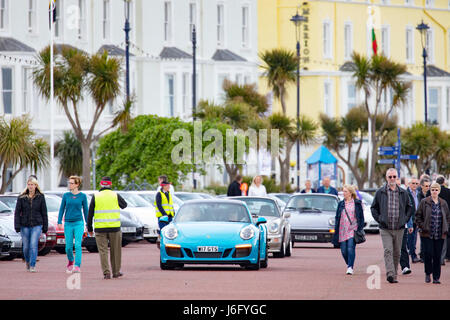 Der Porsche Club of Great Britain treffen auf der Promenade des beliebten Seaside Resort Stadt von Llandudno in North Wales, UK Stockfoto