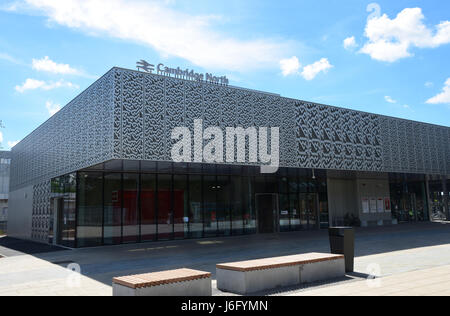 Cambridge, UK. 21. Mai 2017. Bahnhof Gebäude für neue Cambridge Nordbahnhof 21. Mai 2017 eröffnet verziert mit Mustern aus Conways 'Spiel der Liife' Credit: Nick M/Alamy Live News Stockfoto