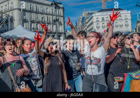 Madrid, Spanien. 20. Mai 2017. Linke Partei Podemos organisiert einen massiven Protest gegen Korruption und soziale Ungerechtigkeiten in Madrids zentralen quadratischen Sol Tausende von Bürgern der verschiedenen Sektoren zu sammeln. Bildnachweis: Lora Grigorova/Alamy Live-Nachrichten Stockfoto