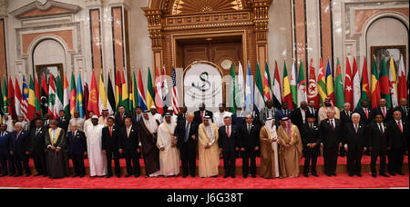 Riyadh, Riyadh, Saudi Arabien. 9. November 2016. Der palästinensische Präsident Mahmoud Abbas posieren für ein Foto auf dem arabischen amerikanischen islamischen Gipfel in der Saudi-arabischen Hauptstadt Riad am 21. Mai. 2017-Credit: Bilder von Thaer Ganaim/APA/ZUMA Draht/Alamy Live News Stockfoto