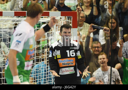 Göppingen, Deutschland. 21. Mai 2017. Göppingen Torhüter Primoz Prost reagiert nach dem Absetzen einer Kugel während der EHF-Cup Handball Finale zwischen Berliner Füchse und Frisch Auf Göppingen in der EWS-Aerna in Göppingen, Deutschland, 21. Mai 2017. : Bildnachweis Marijan Murat/Dpa: Dpa picture-Alliance/Alamy Live News Stockfoto