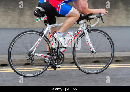 Kohlefaser leichtes Fahrrad radfahren Radfahrer Rennen racing Cannondale spezialisierte Boardman trek solan Pinarello bianchi Planet x ribble Fahrräder Stockfoto