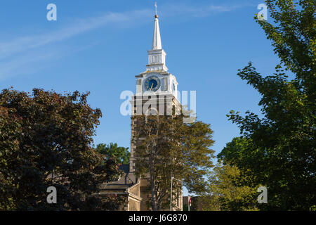 Gravesend, Kent, Vereinigtes Königreich. 21. April 2017. Gesamtansicht des Str. Georges Kirche in Gravesend an einem sonnigen Sonntag Nachmittag. Die Kirche ist die Grabstätte der Welt berühmte Prinzessin Pocahontas. Rob Powell/Alamy Live-Nachrichten Stockfoto