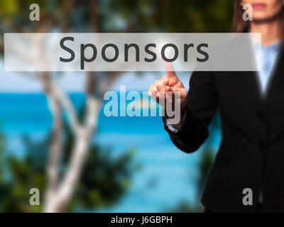 Sponsoren - Geschäftsfrau Hand Taste am touch-Screen-Oberfläche. Wirtschaft, Technologie, Internet-Konzept. Stock Foto Stockfoto