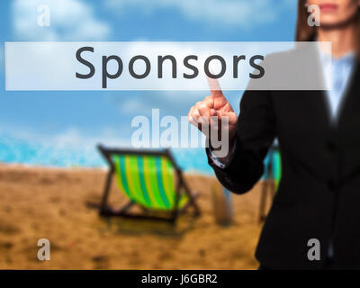 Sponsoren - Geschäftsfrau Hand Taste am touch-Screen-Oberfläche. Wirtschaft, Technologie, Internet-Konzept. Stock Foto Stockfoto
